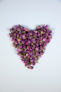 Hearth shape of dried rose flowers